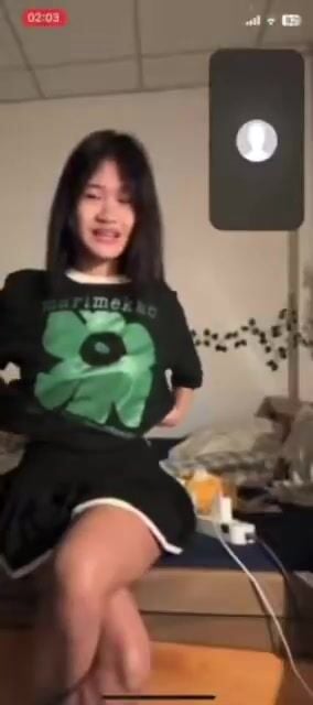 Gạ con bạn thân call video cho xem vú móc lồn dâm đãng
